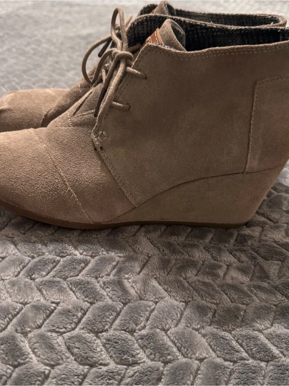 Women's  Toms Taupe Suede Wedge Ankle Boots - Lace-Up Comfort